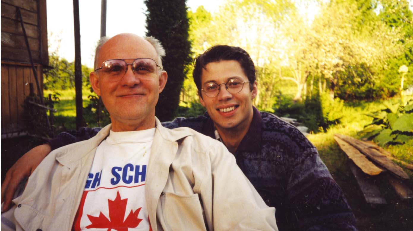 Ar savu draugu, skolnieku un ģimenes ārstu Edgaru Tirānu, 1996. gads