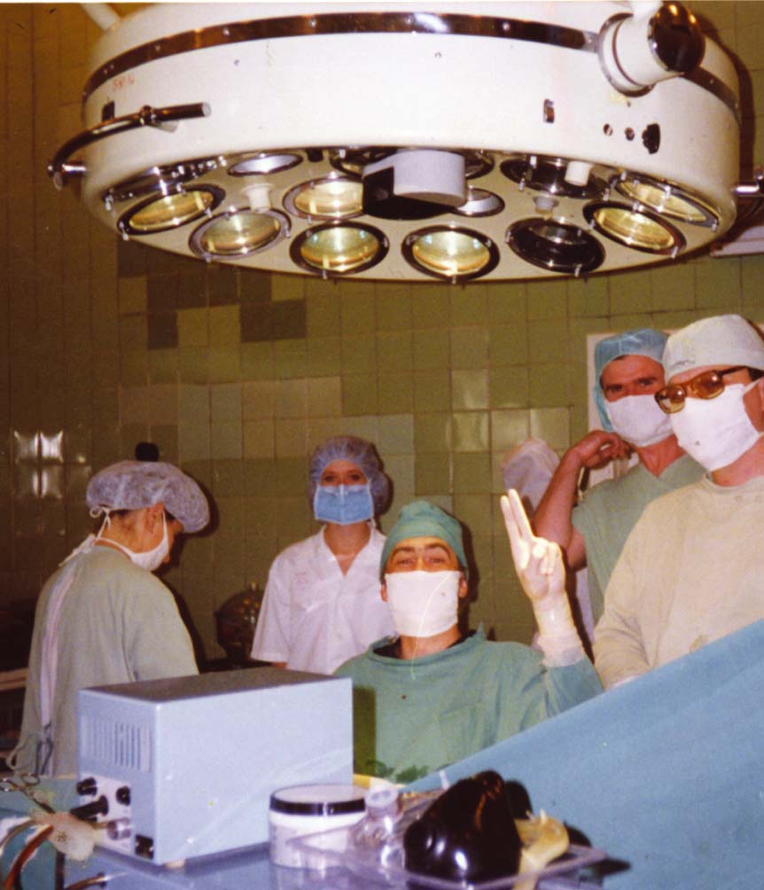 Operāciju zālē. “Mēs uzvarēsim,” – vēsta daktera Bicāna divi pirksti