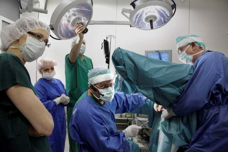 Stradiņa slimnīcā veiktas paraugoperācijas urīna nesaturēšanas ārstēšanai vīriešiem