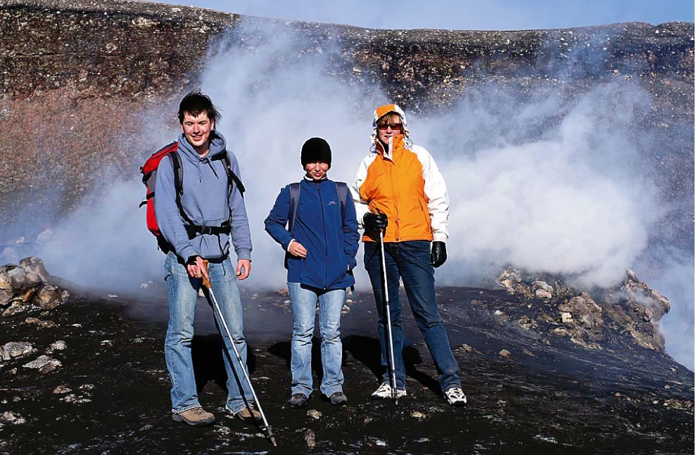 Itālijā, Etnas vulkāna virsotnē ar kolēģiem Dr. med. Līgu Zvejnieci un doktorantu Reini Vilšķērstu. „Patiesībā man ir paniski bail no augstuma un aukstuma. Bet, ja tik ļoti patīk staigāt pa kalniem, sevi var pārvarēt. Kalni ļauj pacelties pār ikdienu gan