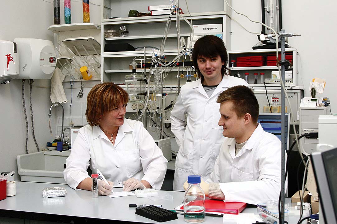 Laboratorijā ar doktorantiem Reini un Jāni