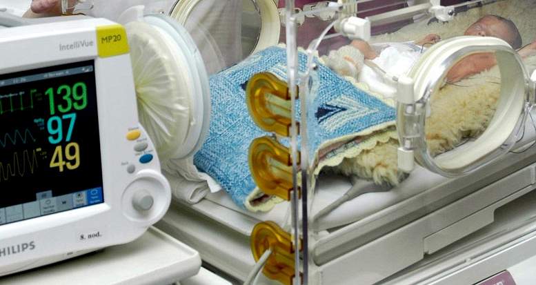 Bērnu slimnīcas neonatologi aktualizē priekšlaikus dzimušo bērnu dienu