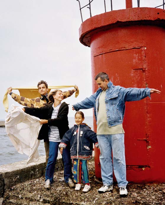 Ar ģimeni Rojas molā, ķerot vēju. 1999.gads