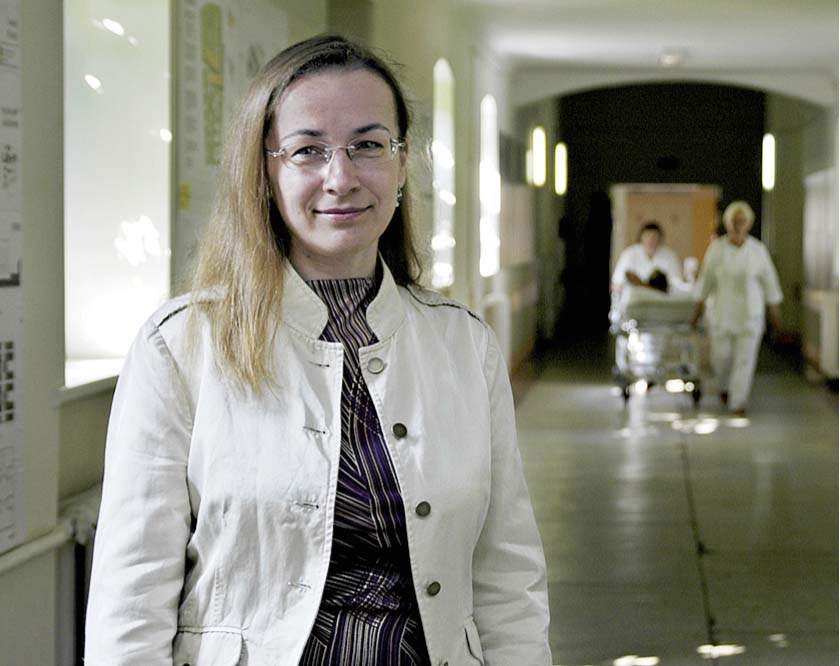 DANA KALNIŅA-ZAĶE,  sertificēta kapelāne, P.Stradiņa Klīniskās universitātes slimnīcas Garīgās aprūpes dienesta vadītāja, Latvijas Profesionālo veselības aprūpes kapelānu asociācijas valdes priekšsēdētāja