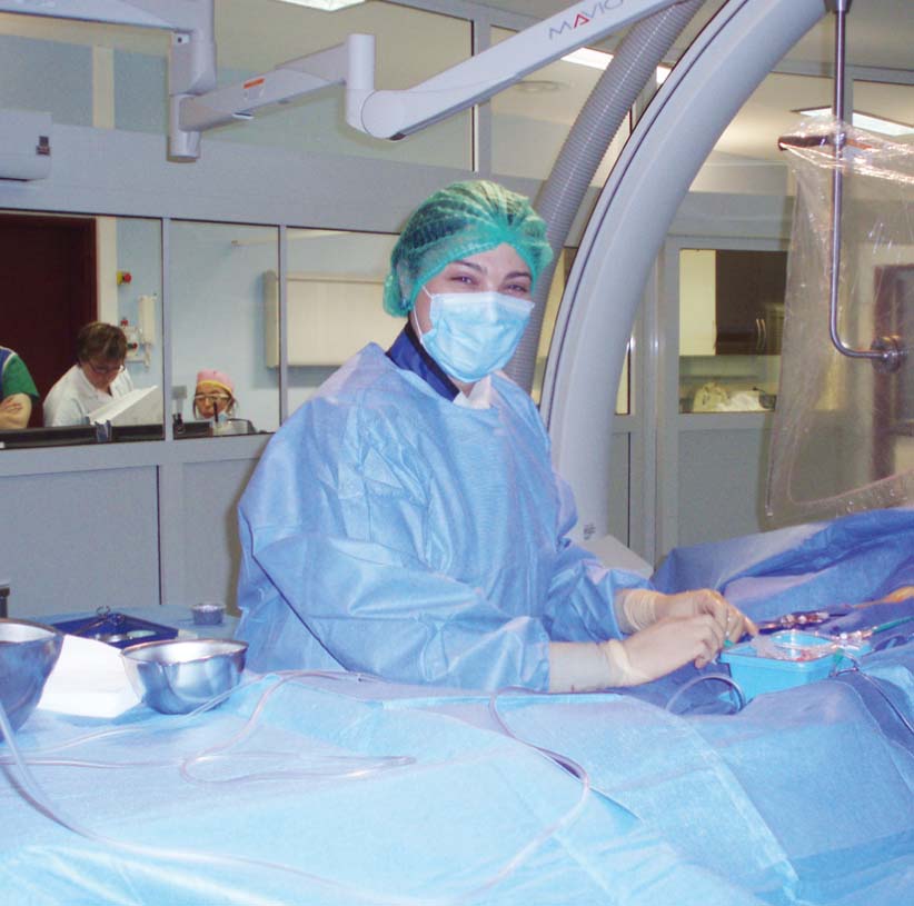 Angiogrāfijas laboratorijā – te S. Ponomarjovai bija iespēja redzēt un apgūt jaunāko neiroinvazīvās radioloģijas procedūrās