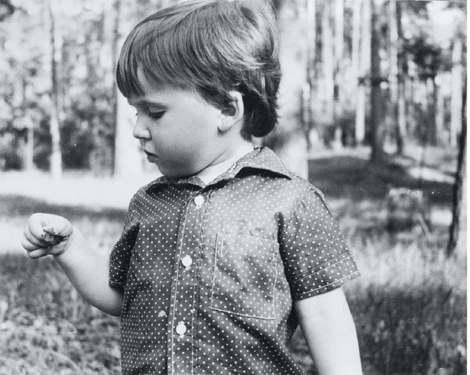 Haralds divu gadu vecumā  Mežaparkā, 1981. gads