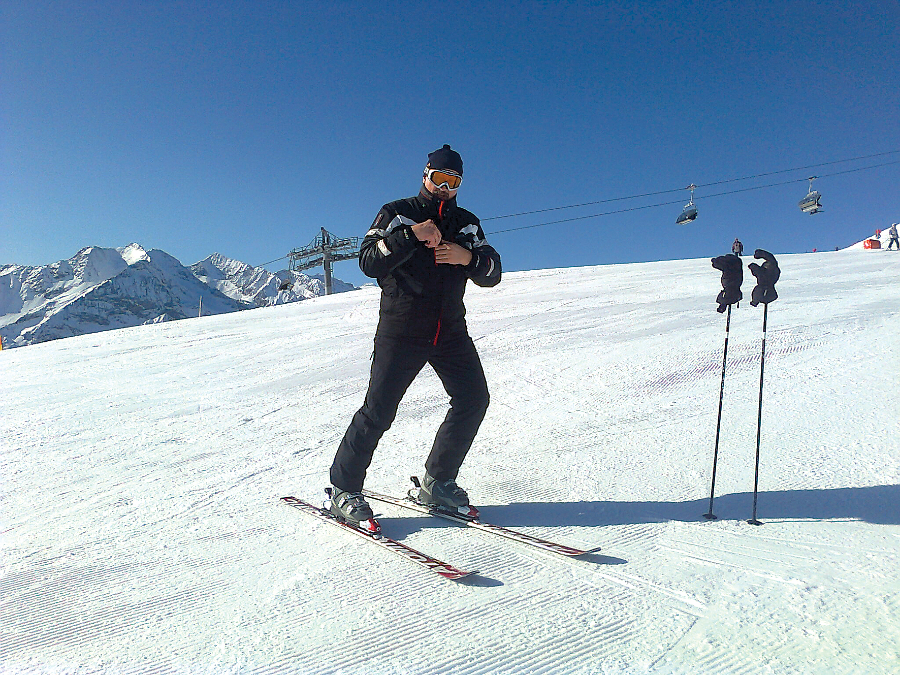 Šiliņu ģimenes hobijs ir slēpošana.  Ziemās ar sievu Marutu Viesturs brauc  uz tālajiem kalniem – vislabāk uz Austriju  un Itāliju.