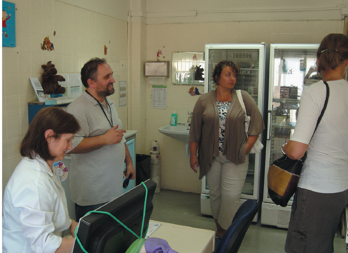 Primārās aprūpes ārstu prakse Amadorā, kur apkalpo 25 000 reģistrēto un apmēram tikpat nereģistrēto pacientu