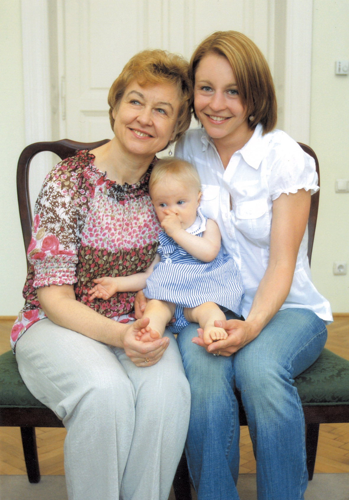 Ar meitu Elīnu un mazmeitu Emīliju,  2010. gads.