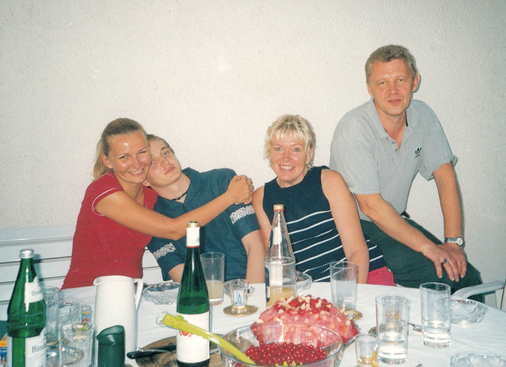 Visa Lībiņu ģimene kopā: (no kreisās) Inese, Mārtiņš, Agrita un Alfrēds,  2000. gadā ciemojoties pie Ineses Freiburgā, Vācijā
