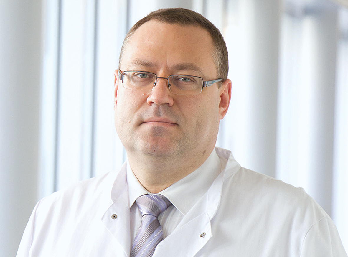 Uldis Kopeika par torakālo ķirurgu Latvijā nostrādāja 11 gadus, atzīts arī par Stradiņa slimnīcas “Gada cilvēku” (2004. gadā), tagad atzinību pelna Vācijā – Betānijas slimnīcā