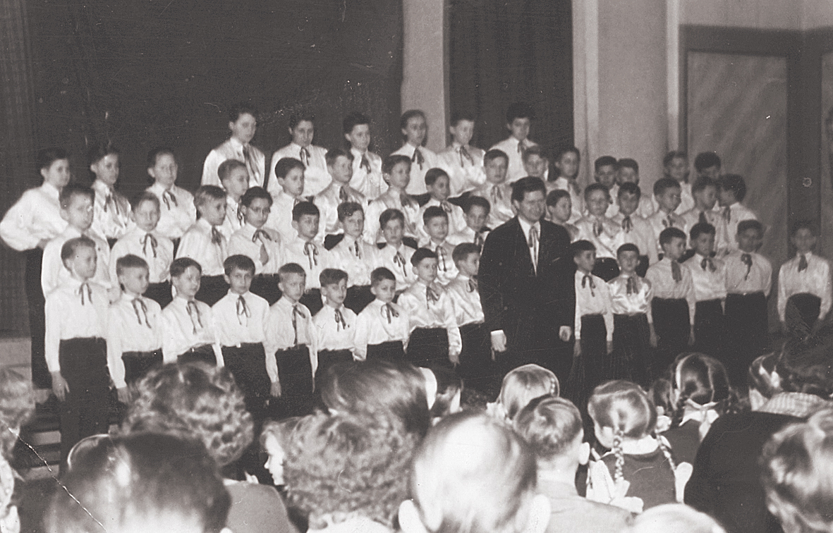 Kopš astoņu gadu vecuma Jānis Ozols dziedāja Rīgas zēnu korī