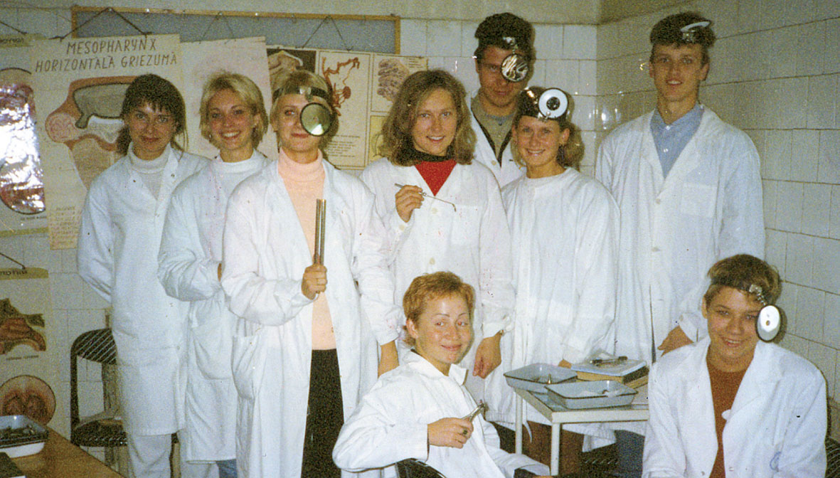 LOR nodarbībā ar grupas biedriem, 1998. gads