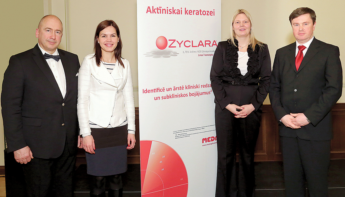 No kreisās: prof. J. Ķīsis,  dr. K. Zabludovska, D. Stepiņa–Gauja (MEDA Pharma) un dr. R. Karls