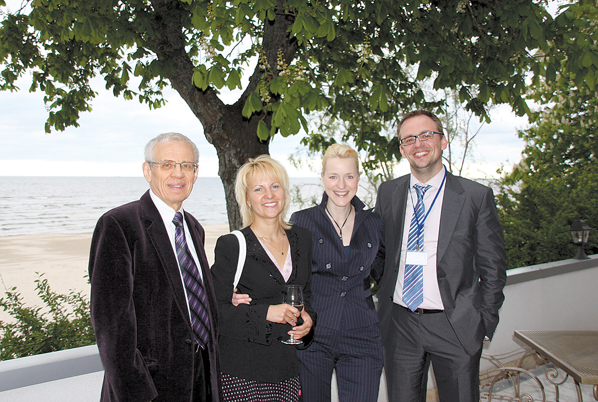 Baltijas sejas–žokļu  ķirurgu kongresā 2009. gadā.  No kreisās puses: Dr. Tārs,  Dr. Vītoliņa, Dr. Ivanova,  Dr. Pastars