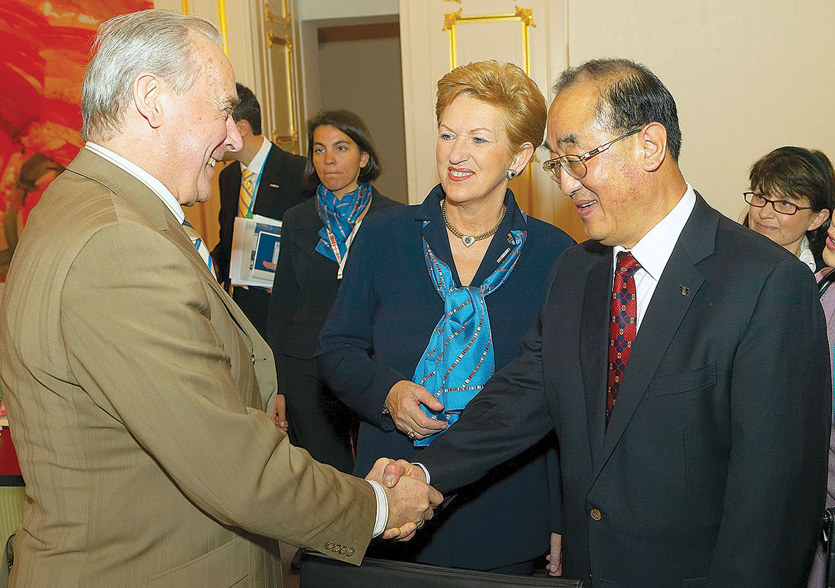 EP Vides, sabiedrības veselības  un pārtikas drošības komitejas vadītāja  vietnieks tiekas ar Austrijas un  Ķīnas veselības ministriem,  Vīne, 2006. gads