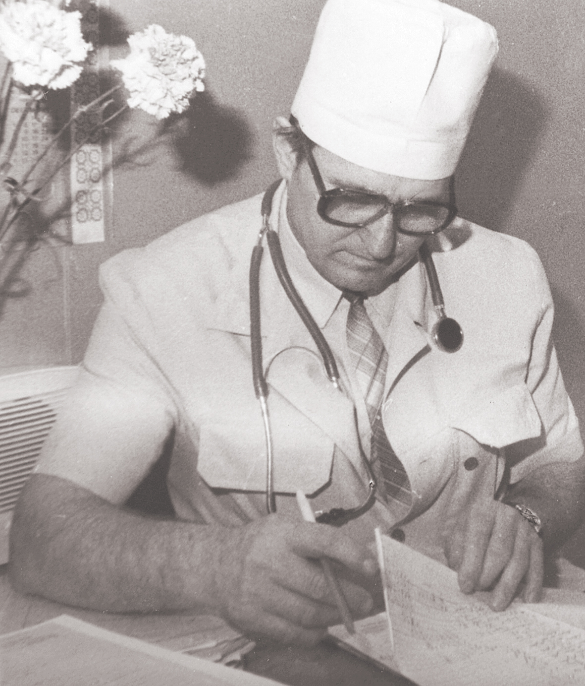Astoņus gadus dakteris Biruks bija Baseina slimnīcas  galvenā ārsta vietnieks ārstniecības jautājumos