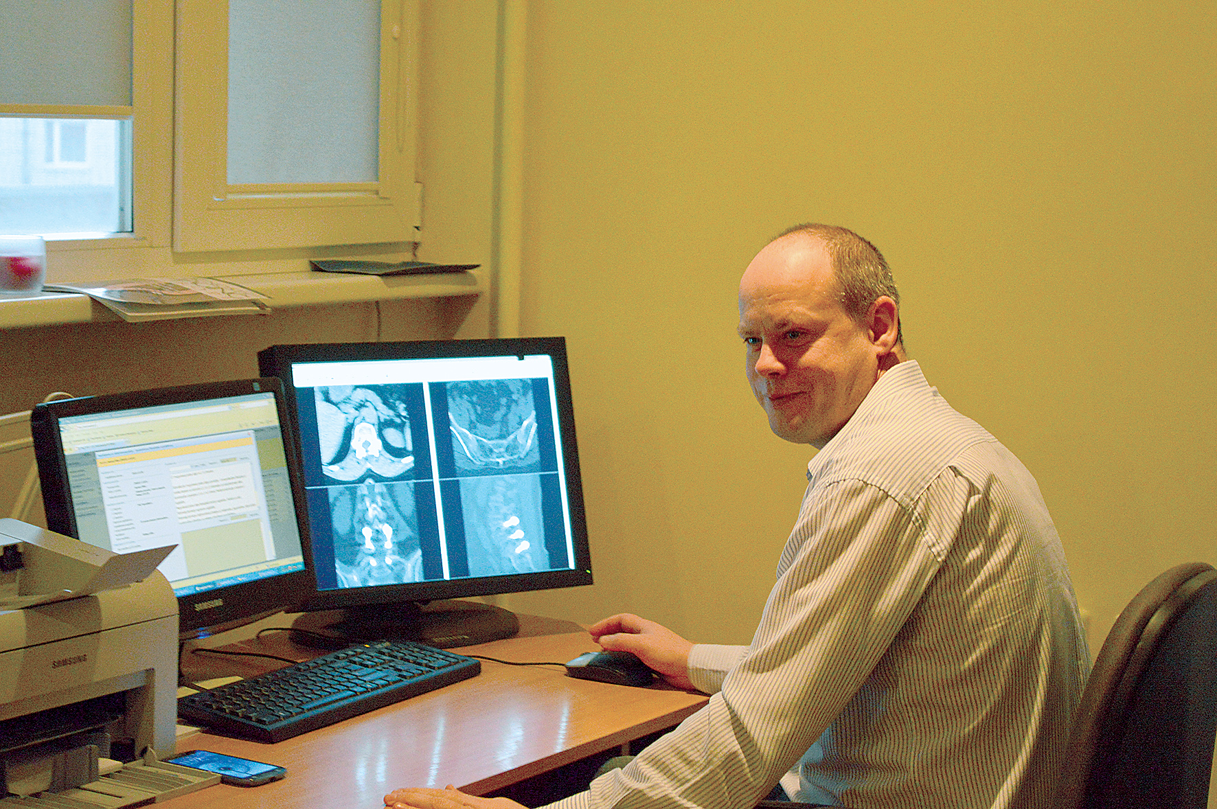 Radioloģijas nodaļā — Dr. Jānis Pūpols:  “Strādāju daudzās vietās, pamatā Jūrmalā.”