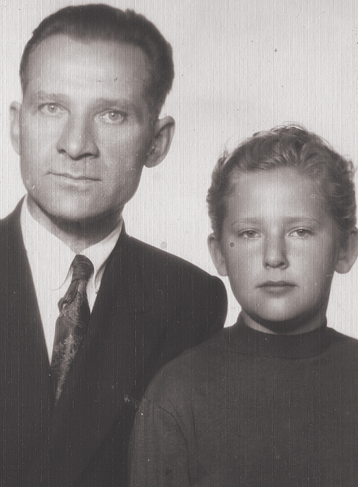 Ar tēvu Cenu Mārtiņu Eņģeli,  1961. gads