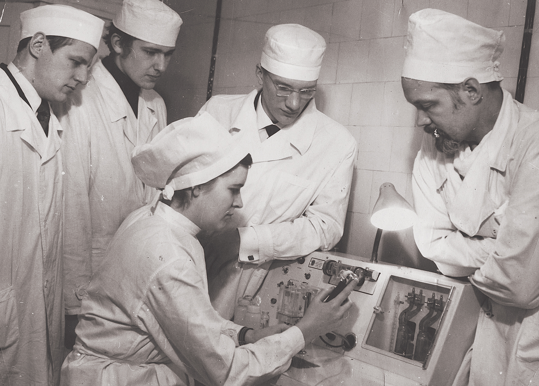 Bērnu Klīniskās slimnīcas Bērnu ķirurģijas katedras telpās. No kreisās: Igors Stepanovs, Arnis Eņģelis, Egils Cunskis, prof. Jānis Gaujēns