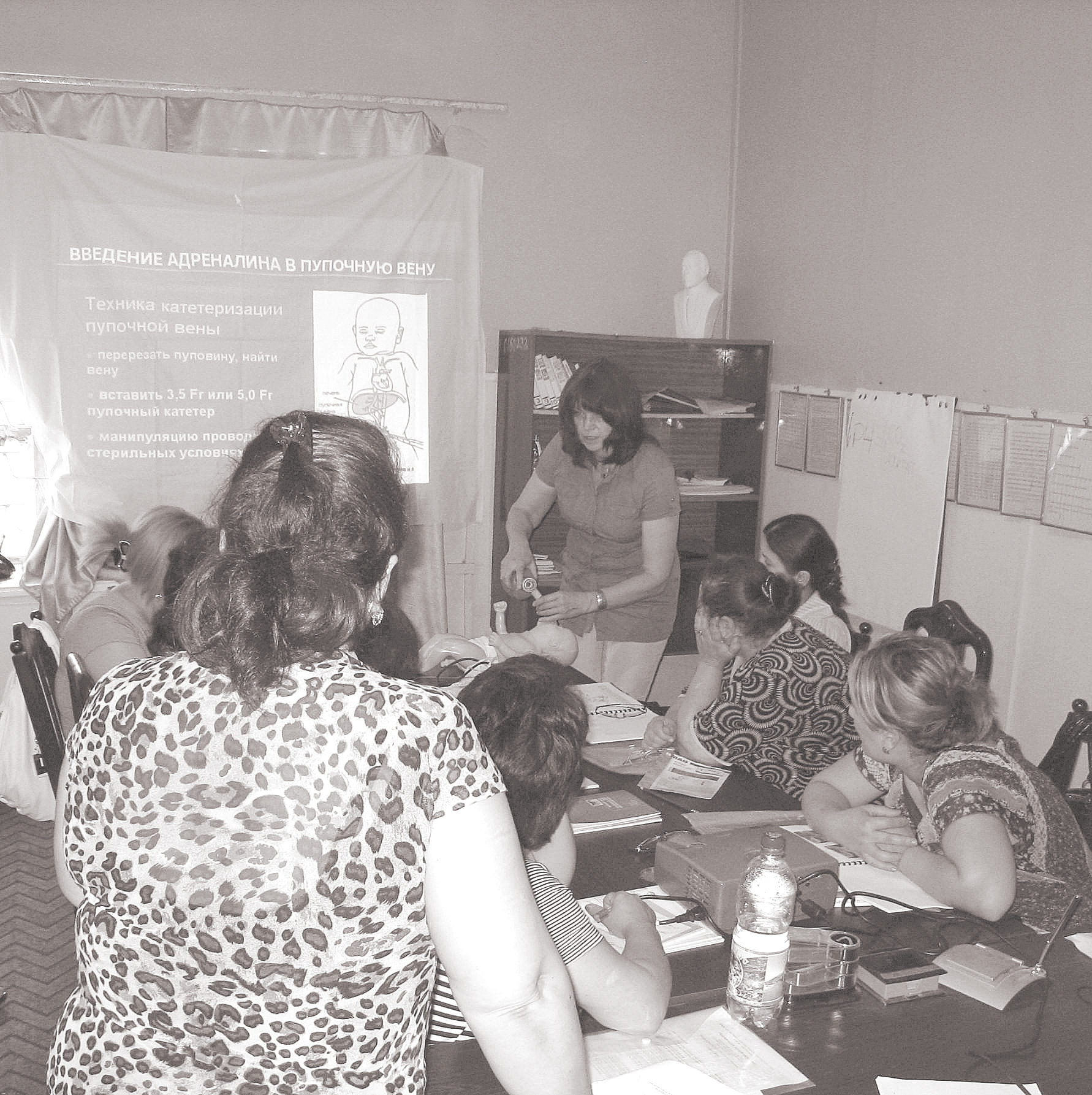“Kopā ar vecmātēm strādājām arī praktiski, mācot,  kā sniegt pirmo palīdzību, ja diezgan ekstremālos apstākļos jāpieņem dzemdības mājās.” Azerbaidžāna