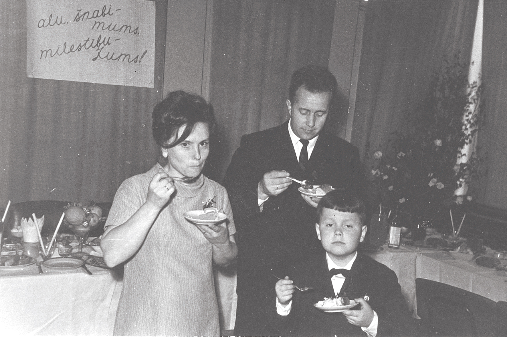 Ar vecākiem māsīcas kāzās,  1969. gads