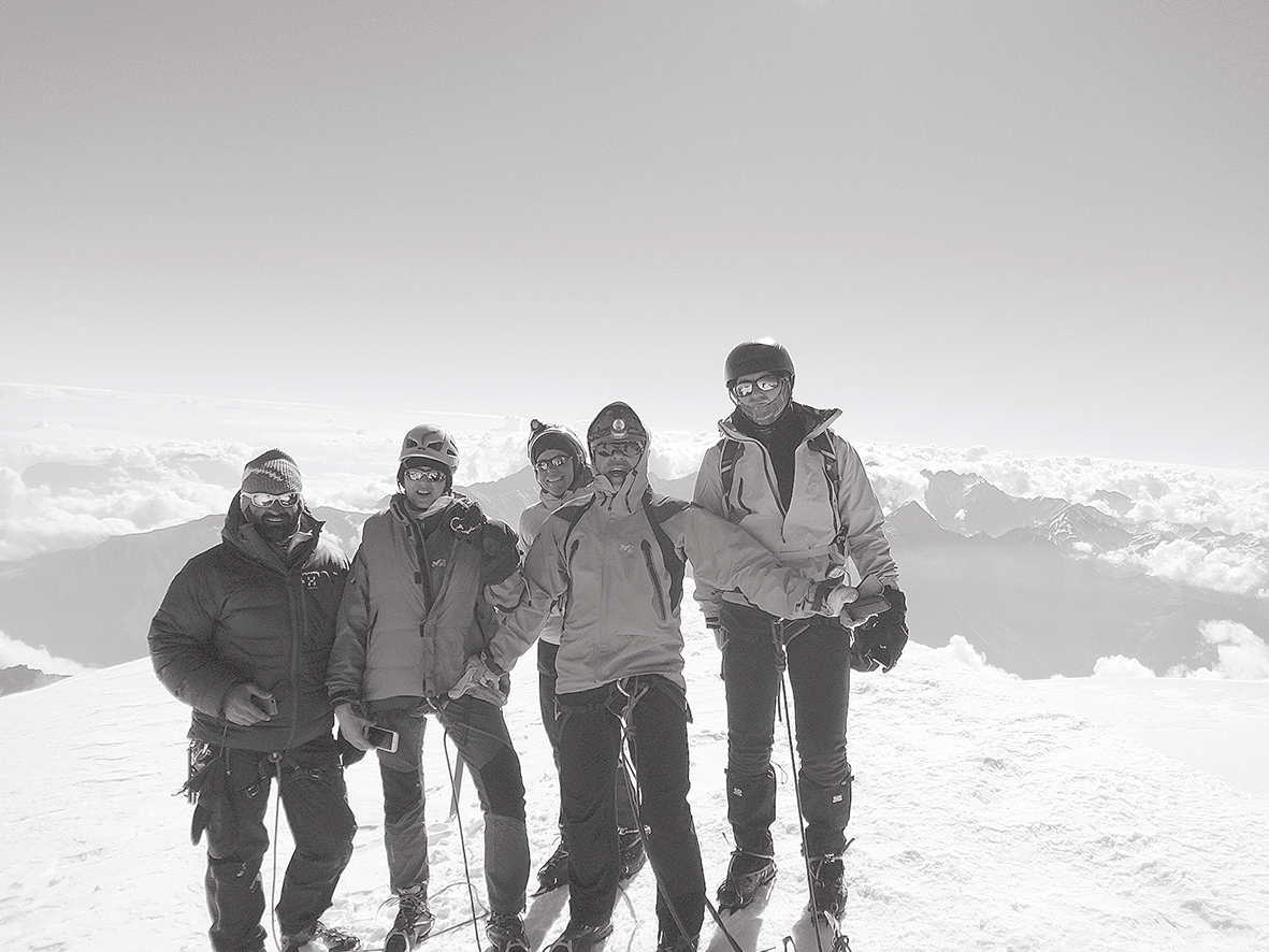 Kazbekā (5033 m)  ar sievu Kristīni un draugiem  2016. gada vasarā