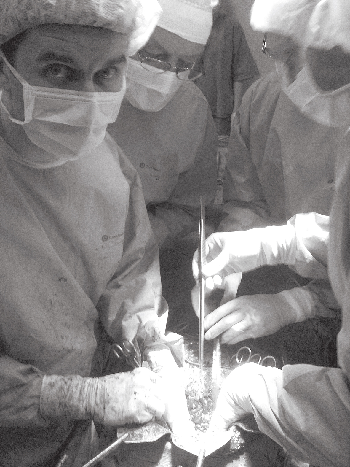 2011. gadā naktī  no 13. uz 14. janvāri  P. Stradiņa Klīniskajā  universitātes slimnīcā  vairāk nekā 20 mediķu  komanda 11 stundu ilgā  operācijā veica Latvijā pirmo  (pagaidām vienīgo!)  aknu transplantāciju