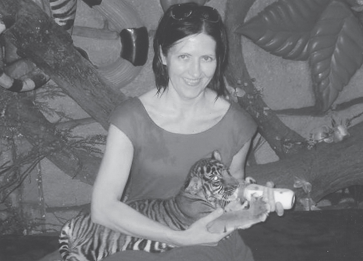 Ieva gādā, lai veselīgi ēstu ne vien  bērni Latvijā, bet arī tīģerēni Taizemē.  Mirklis zooloģiskajā dārzā, ceļojot  pa eksotisko Āzijas valsti, 2012. gads