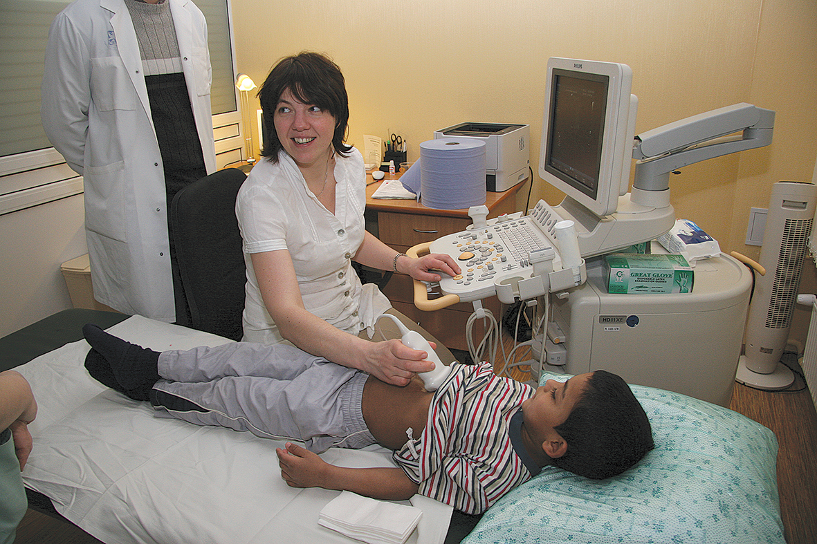 Valmieras slimnīcā, mācot ārstiem ultrasonogrāfiju,  foto — Iraklijs Abesadze