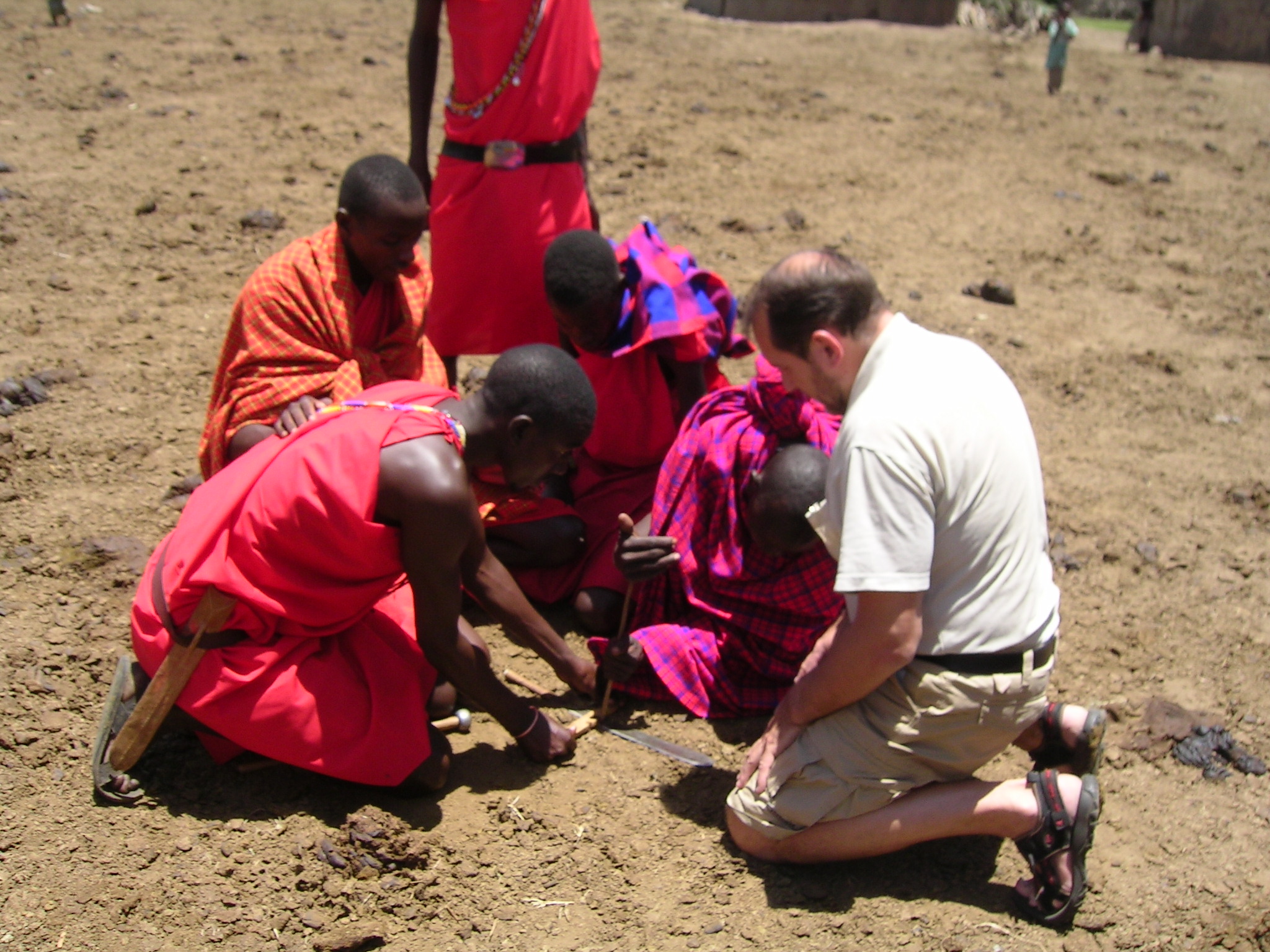 Masaju ciltī jāmācās prasme iegūt  uguni bez sērkociņiem
