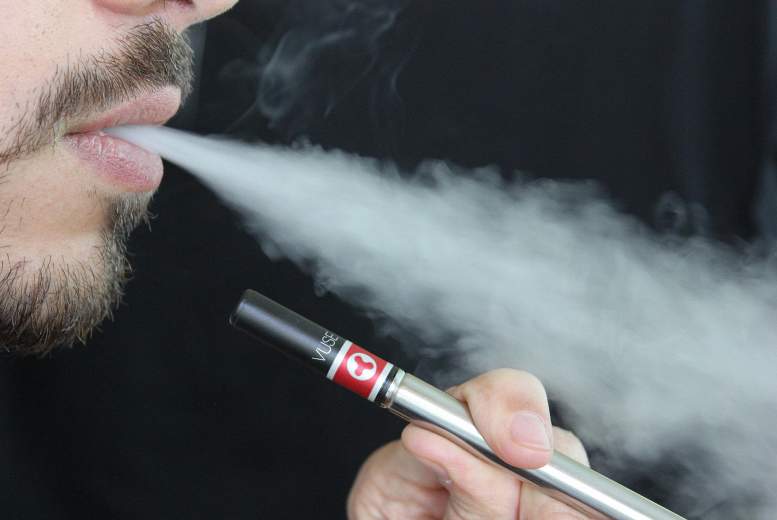 Pierādīta saistība starp elektronisko cigarešu lietošanu un astmu