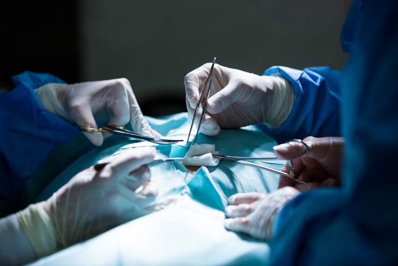 Rīgas Austrumu slimnīcā veikta unikāla operācija onkoloģiskai pacientei