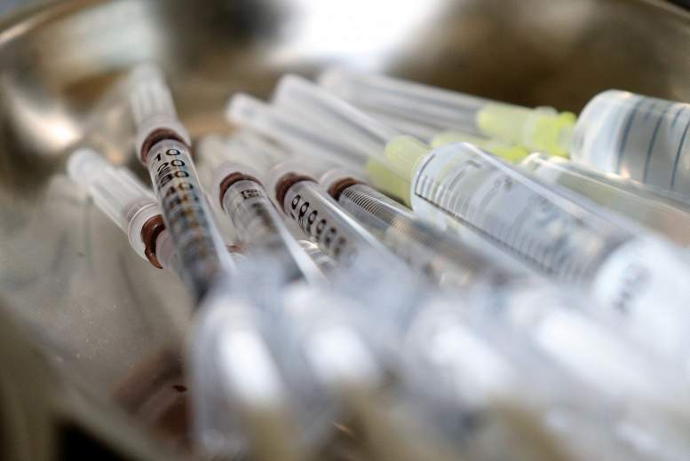 Reorganizēs Vakcinācijas biroju; nomainīti arī Covid-19 vakcīnu loģistikas pakalpojuma sniedzēji