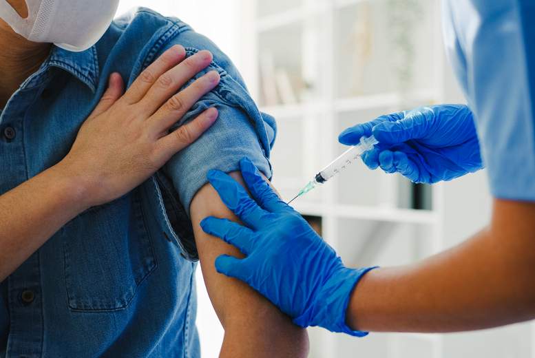 Vakcināciju pret Covid-19 varēs pabeigt arī ar cita ražotāja vakcīnu
