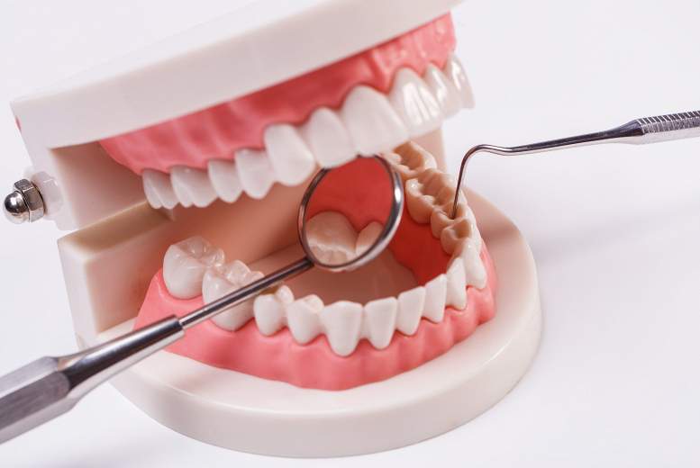 Saistība starp protonu sūkņa inhibitoru lietošanu un periodonta slimības smagumu