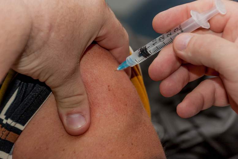 Atkārtotas alerģiskas reakcijas risks pēc otrās SARS–CoV–2 vakcīnas