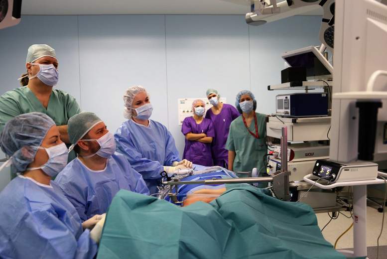 Pirmo reizi Latvijā endoskopiska vairogdziedzera operācija