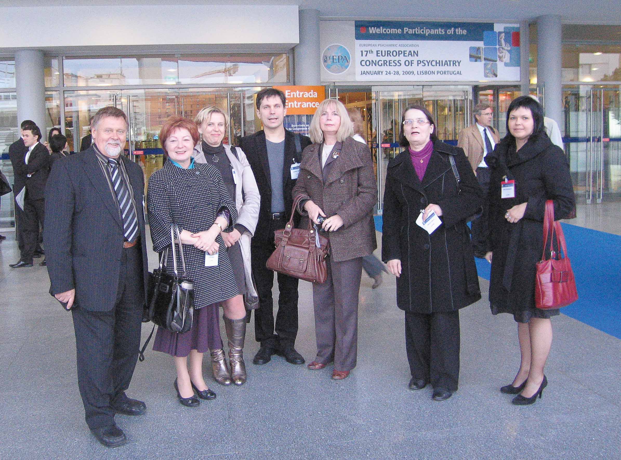Ar kolēģiem, apmeklējot Eiropas psihiatrijas kongresu Lisabonā, 2009. gads