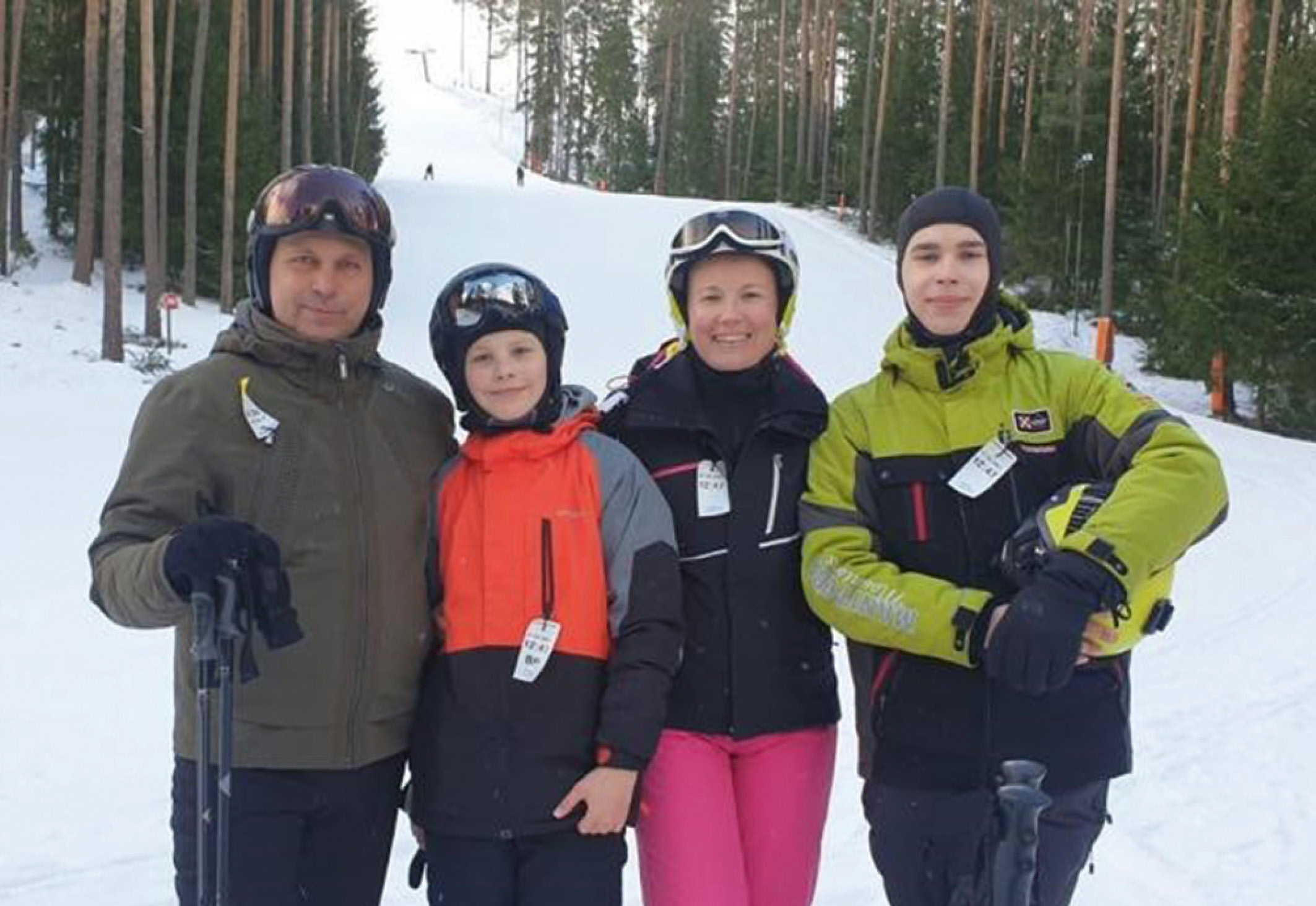 Ar ģimeni Riekstukalnā, noslēdzot slēpošanas sezonu, 2022. gads