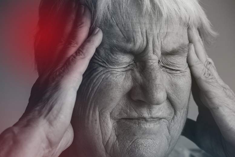 Išēmiska sirds slimība un asinsvadu riska faktori ir saistīti ar paātrinātu smadzeņu novecošanos