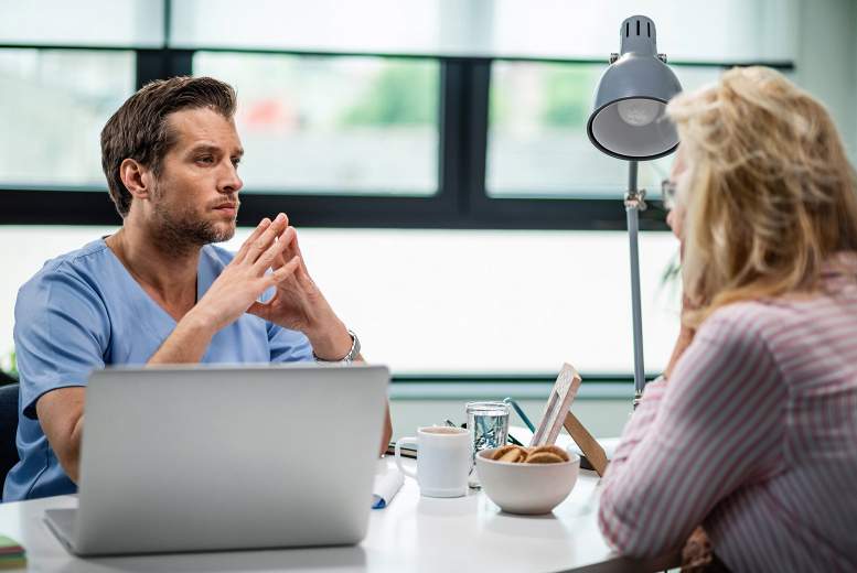 Ārsta komunikācijas prasmju treniņš: nejaušināti kontrolēts pētījums