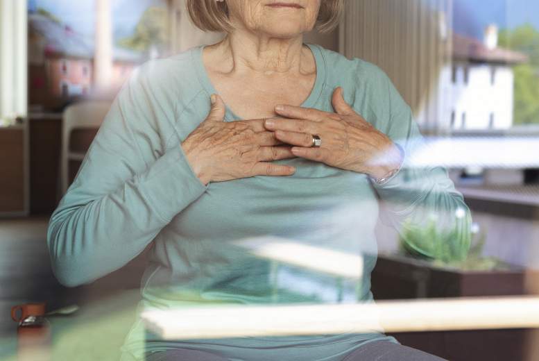 Stress un bezmiegs saistīts ar neregulāru sirds ritmu pēc menopauzes