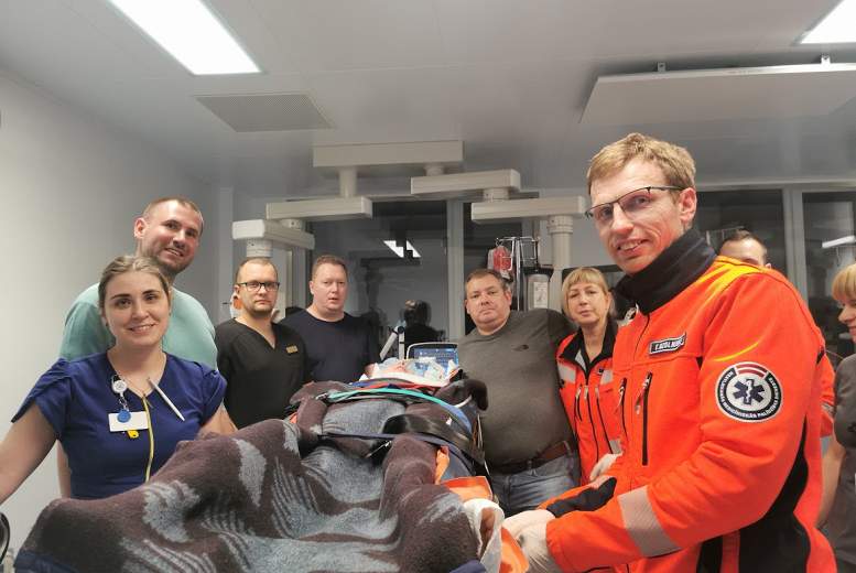 Pirmoreiz Latvijā dzīvības glābšanai, pārvedot smagi cietušu pacientu, izmanto ECMO