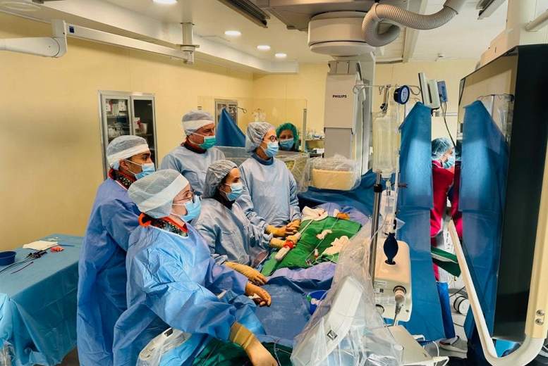 Stradiņa slimnīcā implantē sirds vārstuļus mazinvazīvā veidā