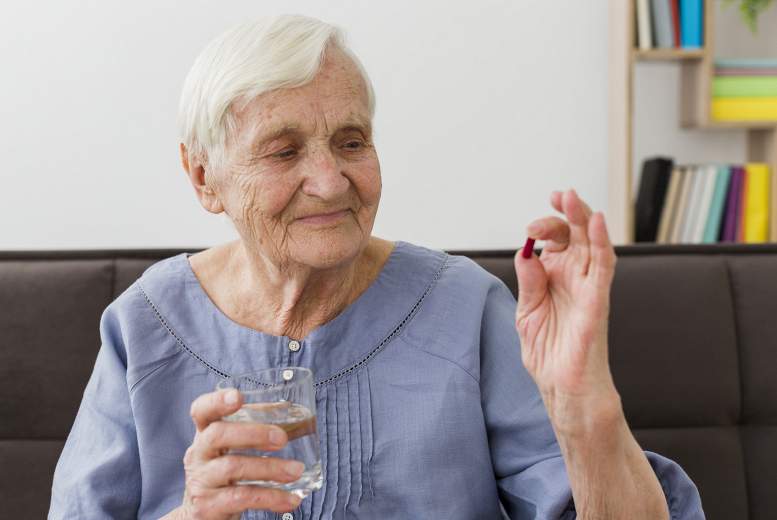 Statīnu lietošana un visu cēloņu mirstība senioriem ar un bez demences