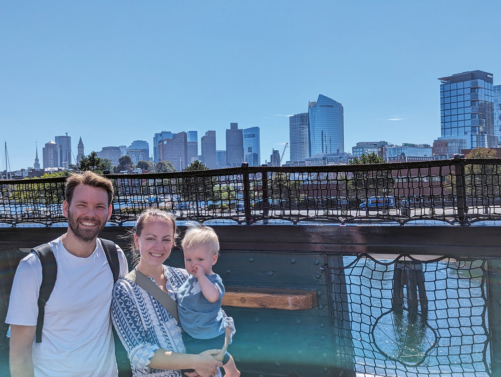 Ar vīru un dēlu ekskursijas laikā Bostonā, uz USS Constitution kuģa