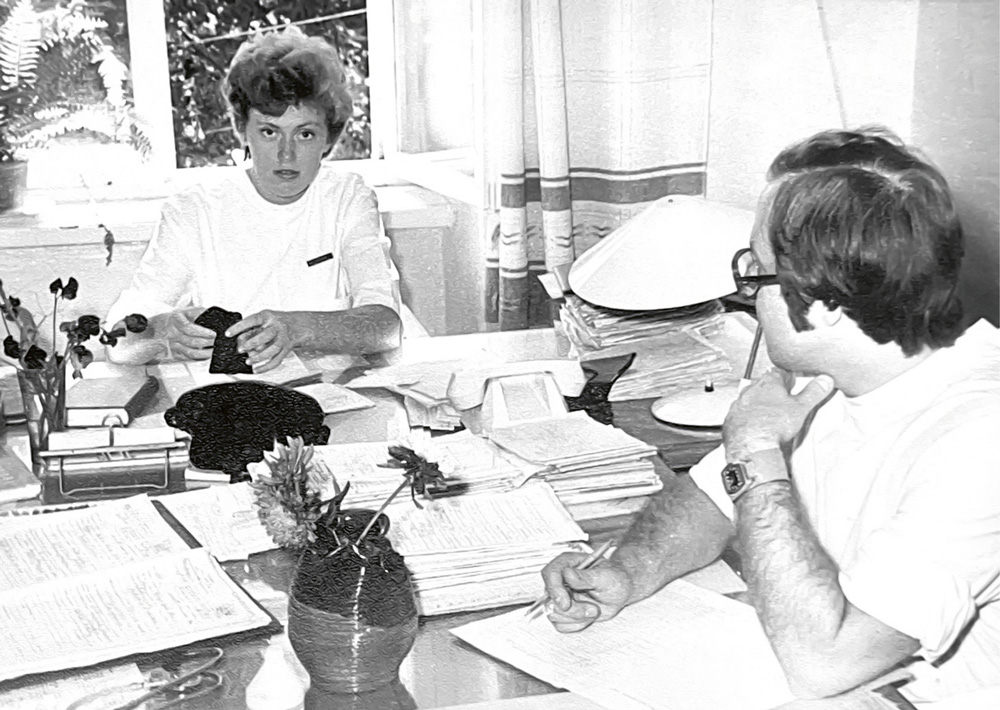 Alojas slimnīcas galvenās ārstes krēslā, 1979. gads
