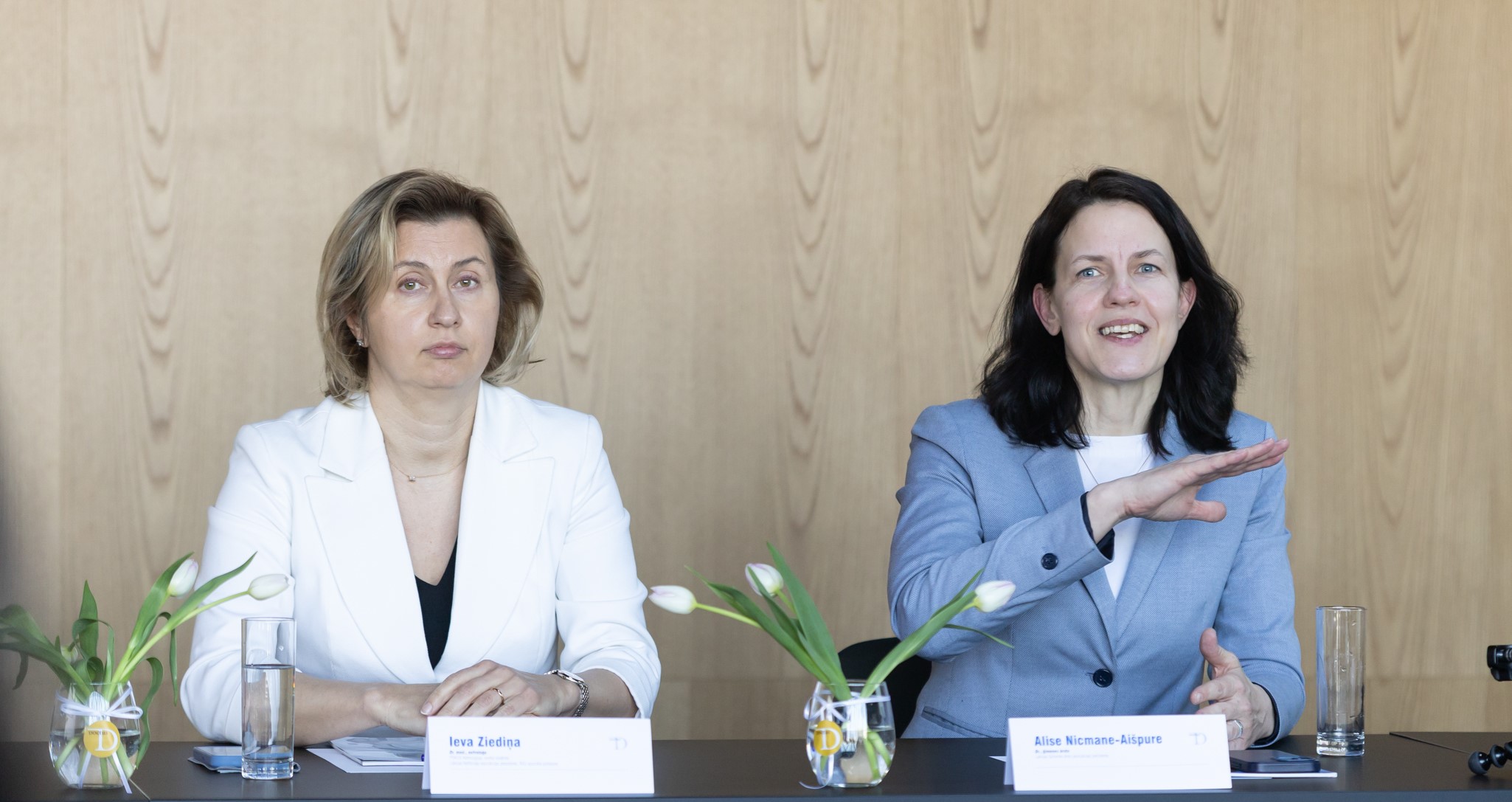 Dr. Alise Nicmane–Aišpure (pa labi): “Drukātais medijs ir ārkārtīgi būtisks mūsu kolēģiem ārpus Rīgas, arī gados vecākiem ārstiem”
Asoc. prof. Ieva Ziediņa: “Kad gatavoju publikācijas latviski, to uztveru kā darbu Latvijas ārstu labā”