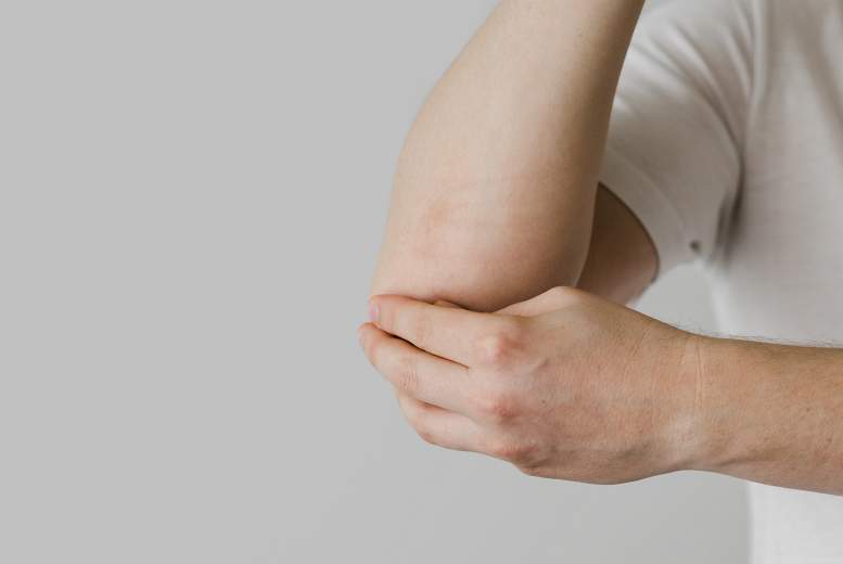 Tenisista elkonis. Atpazīšana, sāpju pārvaldība un rehabilitācija
